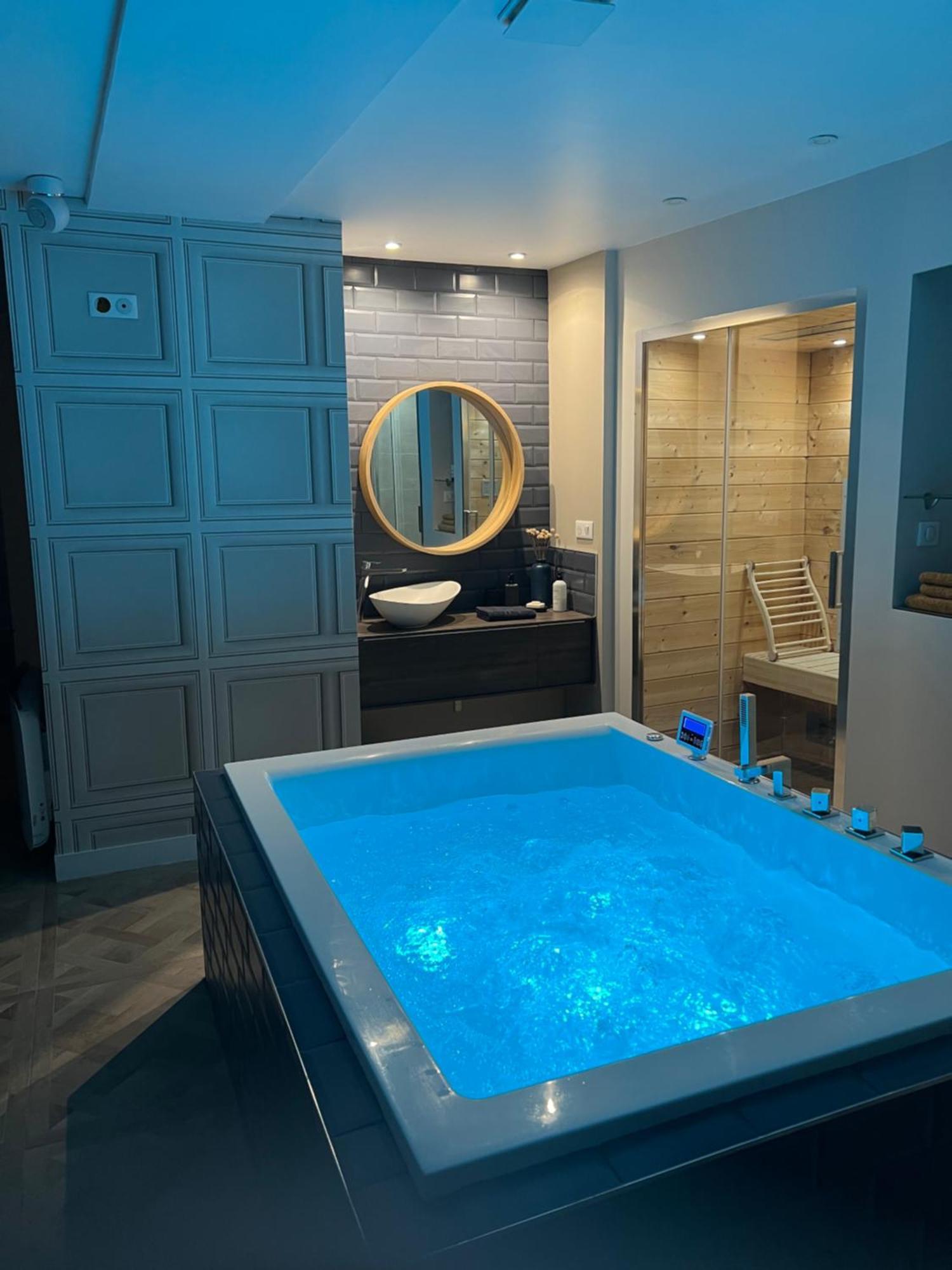Appartement Avec Jacuzzi Sauna & Home Cinema - Nid D'Angers Dış mekan fotoğraf
