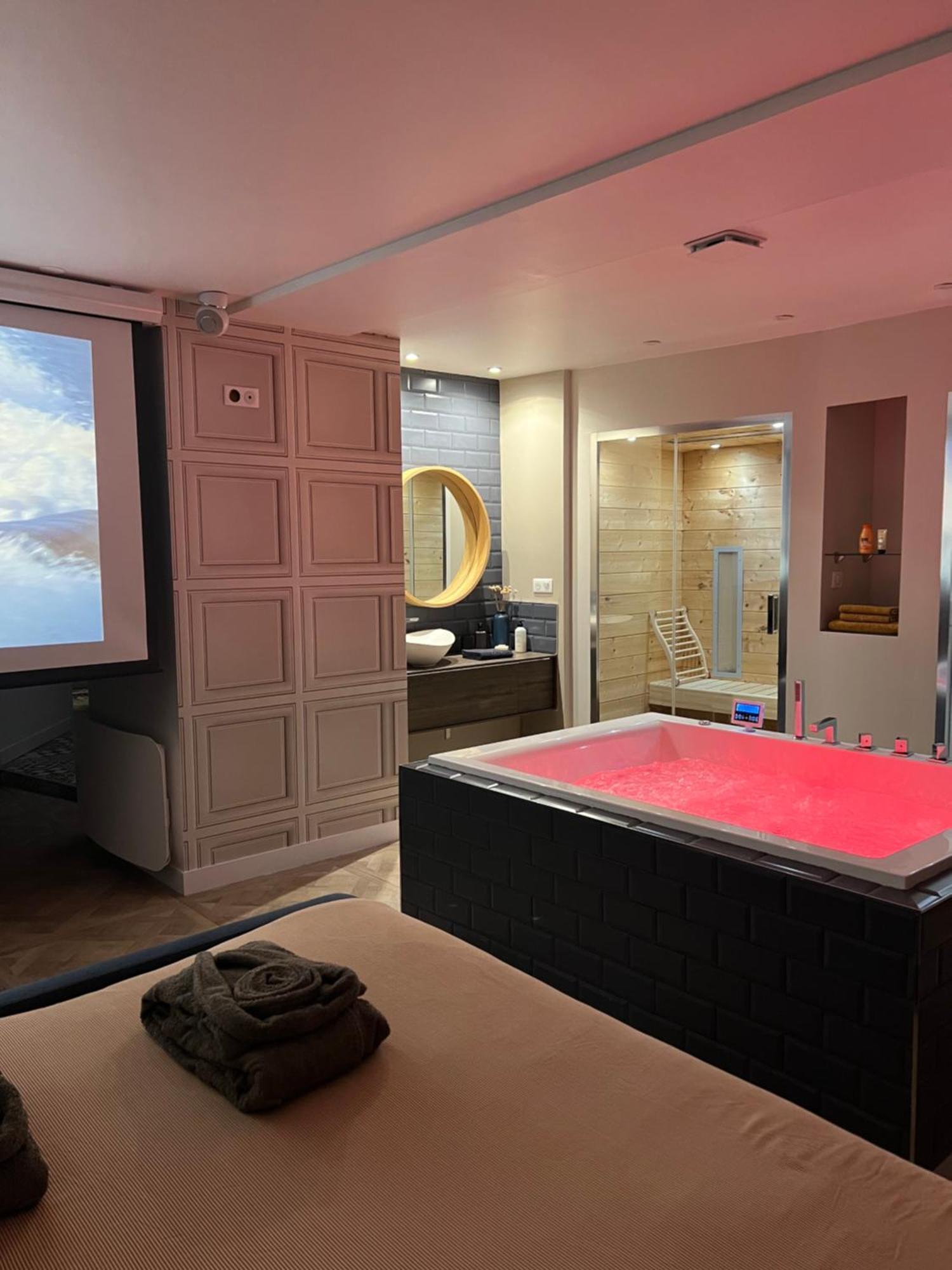 Appartement Avec Jacuzzi Sauna & Home Cinema - Nid D'Angers Dış mekan fotoğraf