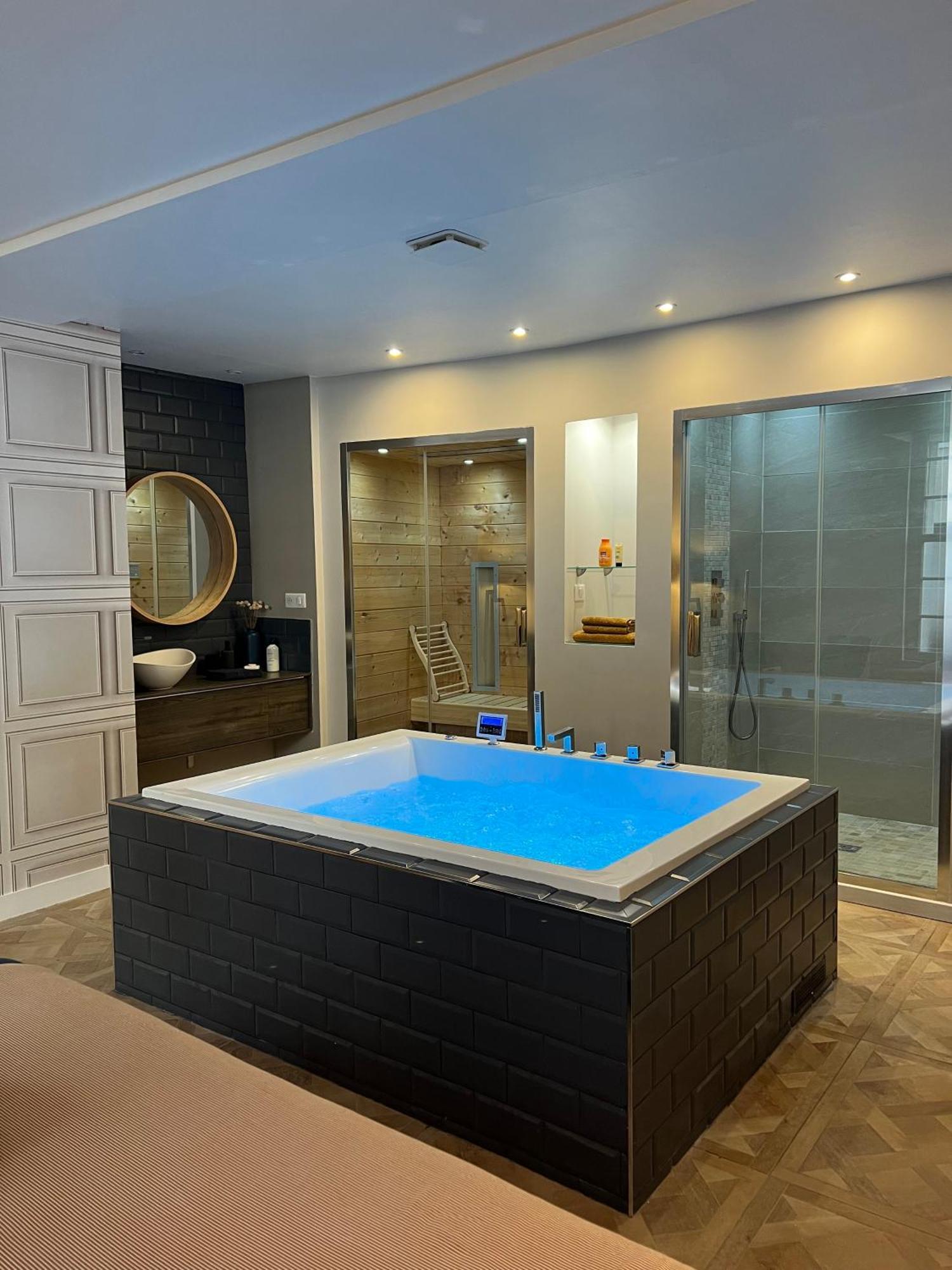 Appartement Avec Jacuzzi Sauna & Home Cinema - Nid D'Angers Dış mekan fotoğraf